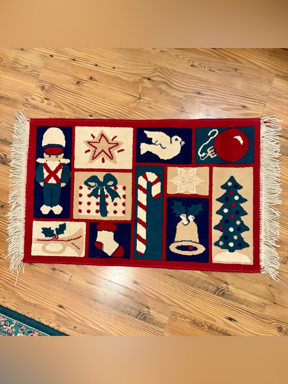 Vintage Christmas Rug Fringed Seasonal Holiday Motif Mat Hooked Woven Winter 90s - Picture 2 of 13